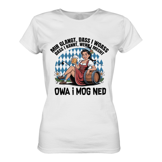 Weißes T-Shirt mit der Aufschrift „Echt bayrisch. Owa i mog ned“ und Motiv eines bayrischen Madls