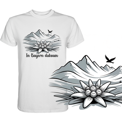Weißes T-Shirt mit Berg- und Edelweißmotiv sowie Schriftzug „In Bayern Dahoam“, unten rechts vergrößerte Darstellung