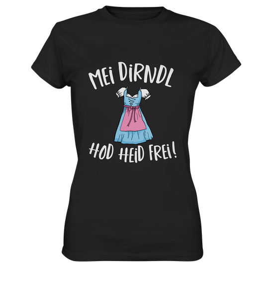 Schwarzes T-Shirt mit der Aufschrift „Mei Dirndl hod heid frei!“ und stilisiertem Dirndl-Motiv